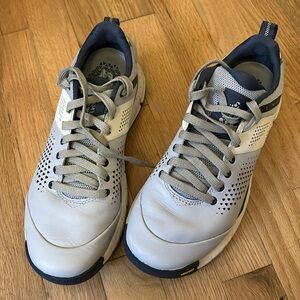 Vibram Danner size 9 grey/navy shoes